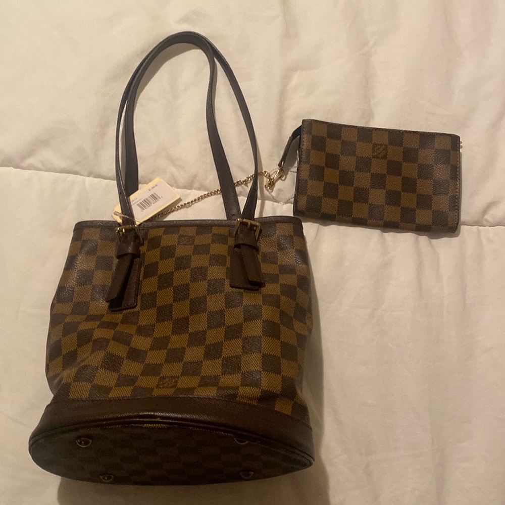 Authentic Louis Vuitton Damier Marais bucket bag